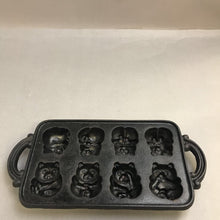Load image into Gallery viewer, John Wright Cast Iron Teddy Bear Baking Mold Pan Vintage USA Made 1984 (7x15)
