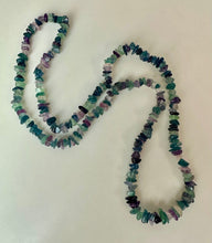Load image into Gallery viewer, Flourite Chip Beaded Necklace (30")
