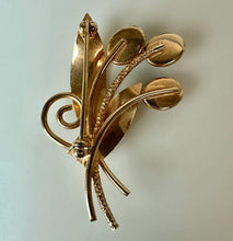 Load image into Gallery viewer, Vintage Gold Filled WRE Carved Stone Scarab Brooch (1.75")
