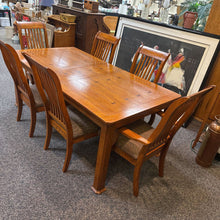 Load image into Gallery viewer, Table w/ 6 Chairs (30x40x18)
