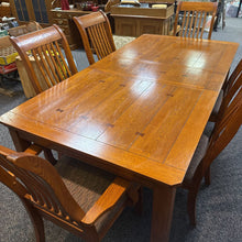 Load image into Gallery viewer, Table w/ 6 Chairs (30x40x18)

