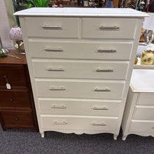 Load image into Gallery viewer, Thomasville White Dresser 6 Drawer (61x42x19)
