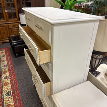 Load image into Gallery viewer, Thomasville White Dresser 6 Drawer (61x42x19)
