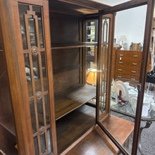 Load image into Gallery viewer, Display Case (42x43x16)
