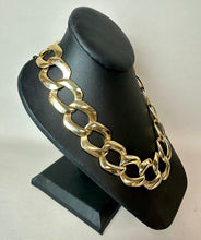 Load image into Gallery viewer, Vintage Goldtone Chunky Curb Chain Collar Necklace (18")
