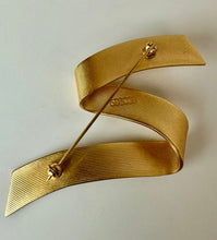 Load image into Gallery viewer, Vintage Monet Goldtone Modernist Wave Brooch Pin (3.25")
