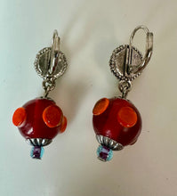 Load image into Gallery viewer, Vintage Silvertone Art Glass Drop Earrings (1.5")
