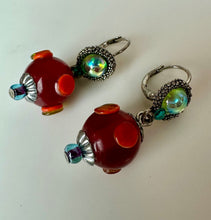 Load image into Gallery viewer, Vintage Silvertone Art Glass Drop Earrings (1.5")
