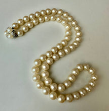Load image into Gallery viewer, Vintage Art Deco Champagne Glass Pearl Rhinestone Clasp Necklace (24")
