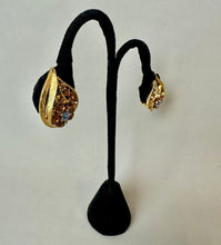 Load image into Gallery viewer, Vintage Lisner Pale Blue &amp; Cognac Rhinestone Flower Leaf Clip Earrings (1")

