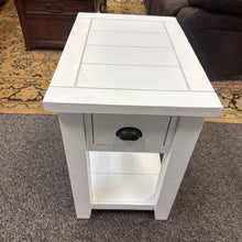 Load image into Gallery viewer, White End Table (24x16x24)
