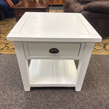 Load image into Gallery viewer, White End Table (24x24x24)
