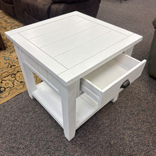 Load image into Gallery viewer, White End Table (24x24x24)
