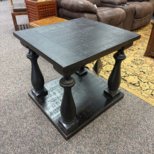 Load image into Gallery viewer, Black End Table (25x24x27)
