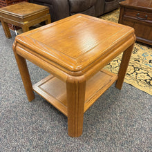 Load image into Gallery viewer, Oak End Table (22x27x22)
