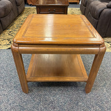 Load image into Gallery viewer, Oak End Table (22x27x27)
