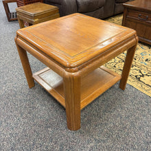 Load image into Gallery viewer, Oak End Table (22x27x27)
