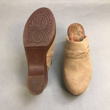 Load image into Gallery viewer, Ladies B.O.C. Tan Cadi Clogs Size 10
