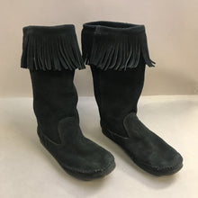 Load image into Gallery viewer, Ladies MinneTonka Leather Moccasins Black Size 10
