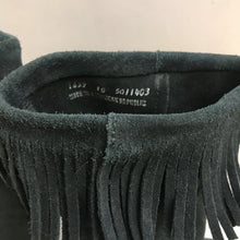 Load image into Gallery viewer, Ladies MinneTonka Leather Moccasins Black Size 10
