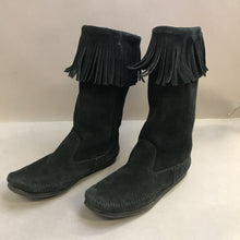 Load image into Gallery viewer, Ladies MinneTonka Leather Moccasins Black Size 10

