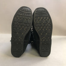 Load image into Gallery viewer, Ladies MinneTonka Leather Moccasins Black Size 10
