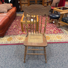 Load image into Gallery viewer, Chair (39x20x19)
