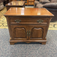 Load image into Gallery viewer, Davis Furniture Night Stand (24x28x17)
