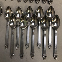 Load image into Gallery viewer, Imperial International #IMI65 Pierced Scroll Flatware Set - 34pc
