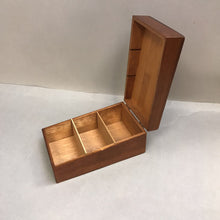 Load image into Gallery viewer, Vintage Severeyns's Currants Divided Recipe Box (4x6x9.5)
