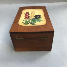 Load image into Gallery viewer, Vintage Severeyns's Currants Divided Recipe Box (4x6x9.5)
