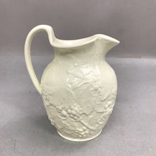 Load image into Gallery viewer, Wedgwood Etruria &amp; Barlaston Strawberry &amp; Vine Jug (6")
