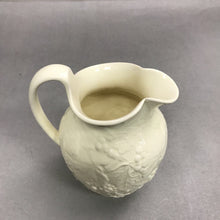 Load image into Gallery viewer, Wedgwood Etruria &amp; Barlaston Strawberry &amp; Vine Jug (6")
