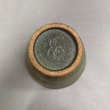 Load image into Gallery viewer, Ed Thompson Pottery Covered Bowl W/ Handle (8")
