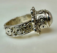 Load image into Gallery viewer, Sterling Baroque Freshwater Pearl Ring sz 5.5
