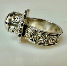 Load image into Gallery viewer, Sterling Baroque Freshwater Pearl Ring sz 5.5
