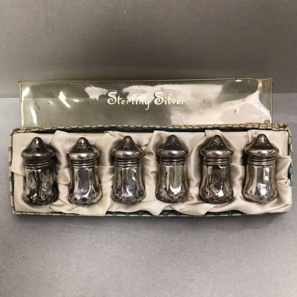 V.L. Sterling Silver Individual Salt Shakers (43.1g), (~2