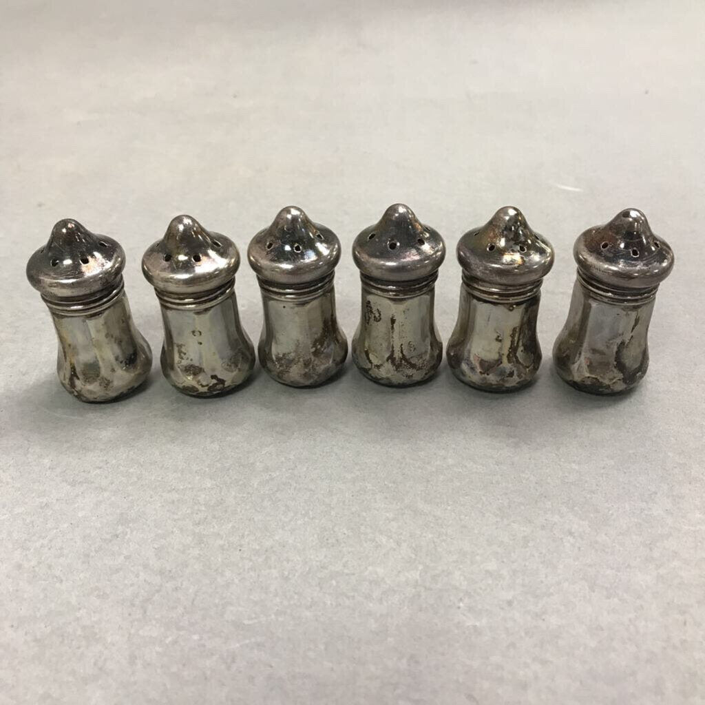 V.L. Sterling Silver Individual Salt Shakers (43.1g), (~2