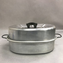 Load image into Gallery viewer, Vintage Priscilla Ware Aluminum Oval Roasting Pan with Lifter and Bakelite Handles (7x13x10)
