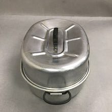 Load image into Gallery viewer, Vintage Priscilla Ware Aluminum Oval Roasting Pan with Lifter and Bakelite Handles (7x13x10)
