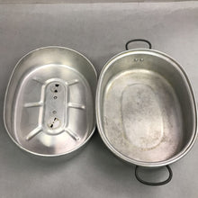Load image into Gallery viewer, Vintage Priscilla Ware Aluminum Oval Roasting Pan with Lifter and Bakelite Handles (7x13x10)
