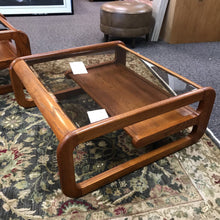 Load image into Gallery viewer, Oak Coffee Table (16x38x38)

