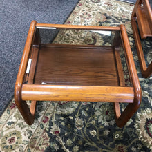 Load image into Gallery viewer, Oak End Table (20x28x28)
