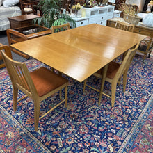 Load image into Gallery viewer, Kroehler Drop Leaf Table (29x31/72x42) w/4 Chairs

