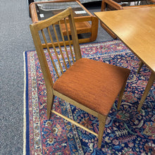 Load image into Gallery viewer, Kroehler Drop Leaf Table (29x31/72x42) w/4 Chairs
