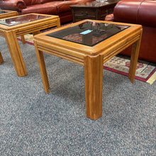 Load image into Gallery viewer, Oak / Glass End Table (20x23x26)
