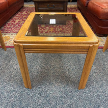Load image into Gallery viewer, Oak / Glass End Table (20x23x26)
