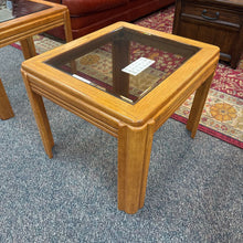 Load image into Gallery viewer, Oak / Glass End Table (20x23x26)
