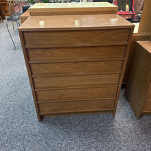 Load image into Gallery viewer, Kroehler MCM Dresser 4 Drawer (41x35x18)
