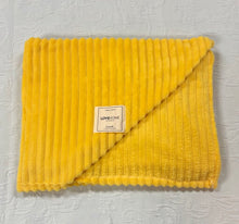 Load image into Gallery viewer, LoveHome Yellow Throw Blanket (39x59)
